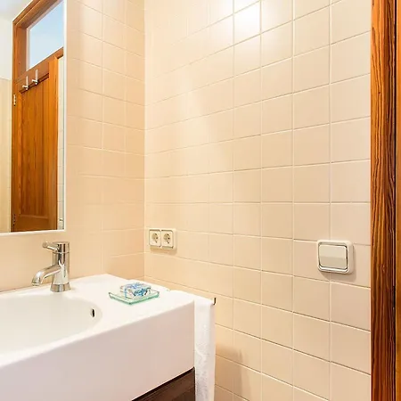 Holiday home Town House Esglesia In *