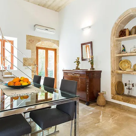 Holiday home Town House Esglesia In
