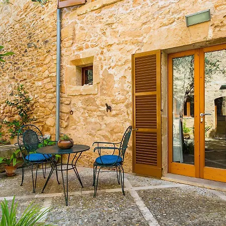 Holiday home Town House Esglesia In *